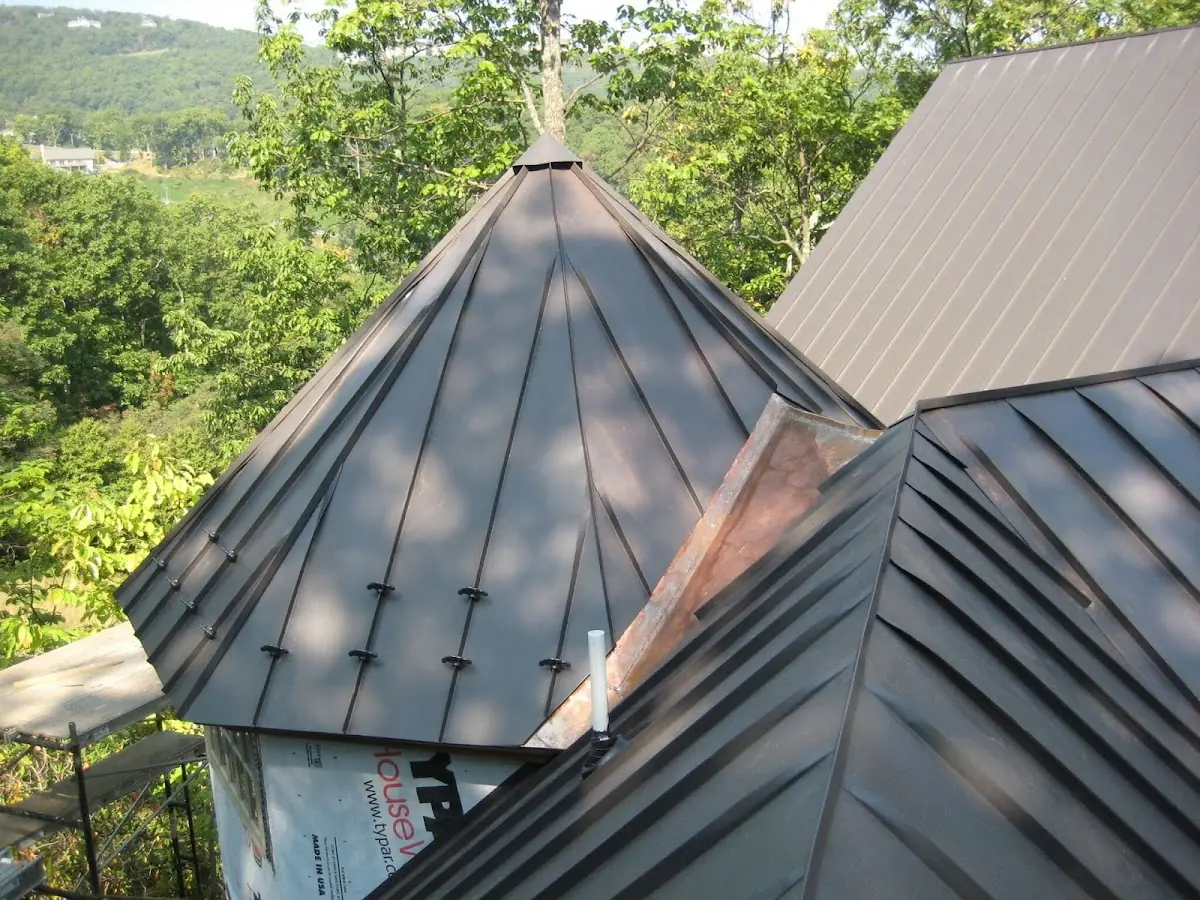Professional Gutter Cleaning by Craftsman Roofing in Florecita Farm